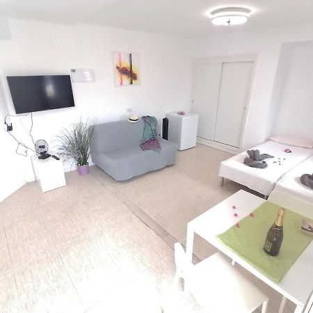 Small Studio, 50 M Front Of The Ocean & Free Wifi ปลายา ฟัญญาเบ ภายนอก รูปภาพ